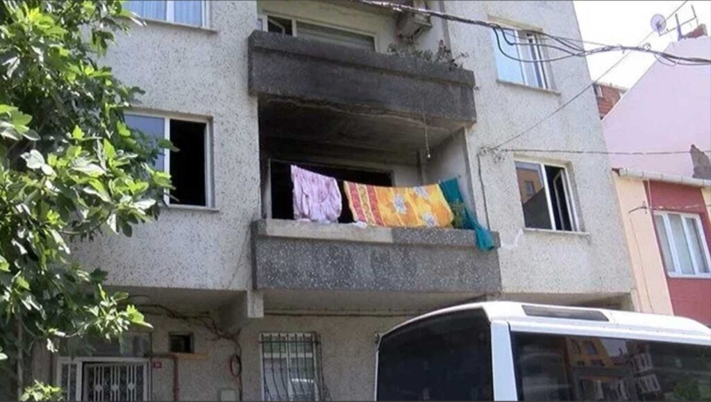 Mal sahibine sinirlendi evi ateşe verdi!